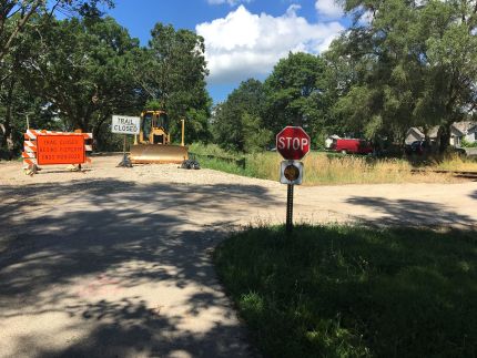 Fox River Trail closed  before railway bridge