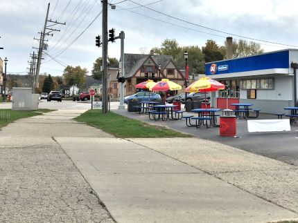 Dairy Queen on bike trail in Dundee Illinois