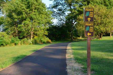Oak Leaf Trail and Signs