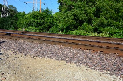 Train Track crossing on Des Plaines River Trail