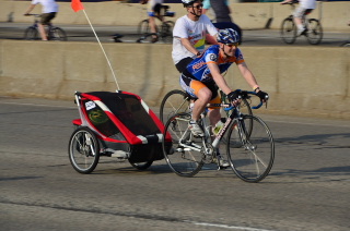 A guy with a child bike trailer on Bike the Drive