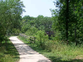 Heading north on the des plaines river trail