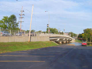 Bridge crossing the Fox River in South Elgin