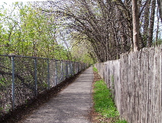 Wooden and chain link fences along Green Bay Trail